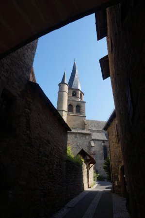 Le clocher de Saint Côme d’Olt part en vrille...