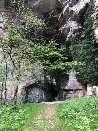 L’entrée de la grotte