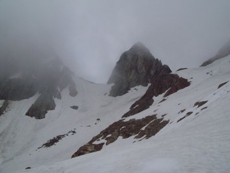 la Selle du Puy Gris et à droite le Col de la Valloire