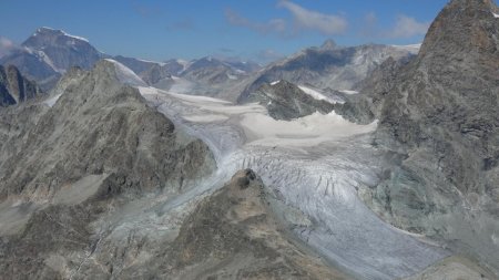 Zoom sur les Pointes d’Oren et leurs glaciers