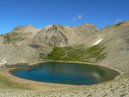 Le Lac des Garrets et le Mont Pelat