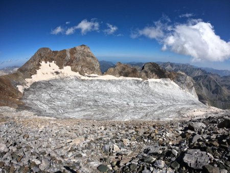 Vue du Pic de Cerbillona. Tout à gauche on voit la descente du Pic du Clot de la Hount.