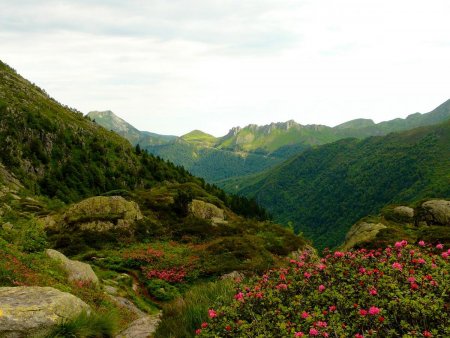 Garbettou. Vue arrière : Mont Béas, Tuc de la Cahude, Rochers de la Mérigue.