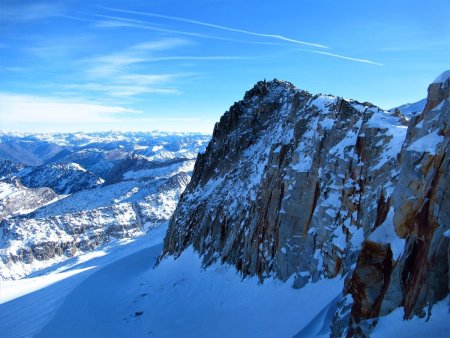 Collado del Medio (3367m), regard sur les parois nord du pico de Coronas