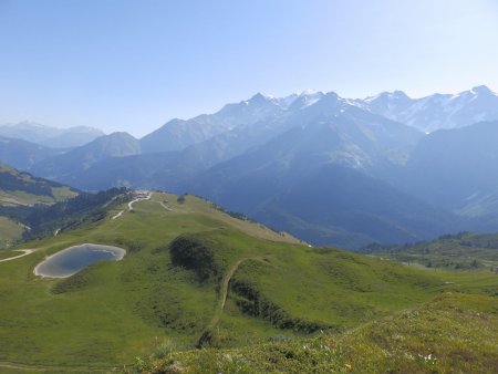 Lac de Roselette et massif du Mont Blanc.