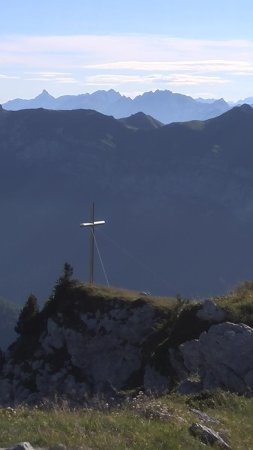 La Croix de Rossanaz, visible depuis la vallée