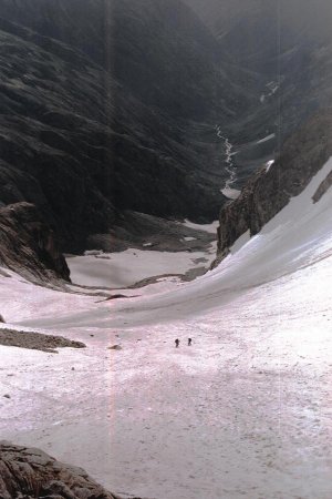 Remontée du vallon glaciaire, le glacier du Sellar.