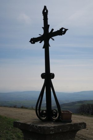 Croix en sortie de Flassieux, avant la descente vers le Grand Bozançon