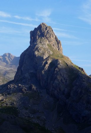 Le Pic de la Bruyère, face de descente de la classique traversée des arêtes.