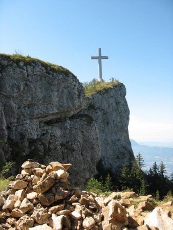 La Croix du Nivolet (vue depuis le sommet de la cheminée)