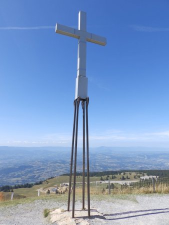 Croix sommitale du Crêt de Châtillon.