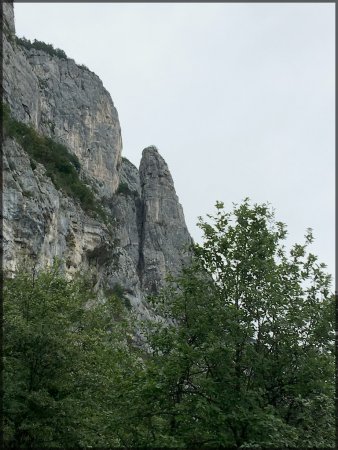 Les photos suivantes sont de Michel... Monolithe sur le sentier du Pas de l’Allier.