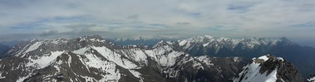 Panorama sur les hauts sommets des Bauges.