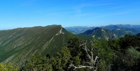 La Montagne de Raton et au centre, les Trois Becs.
