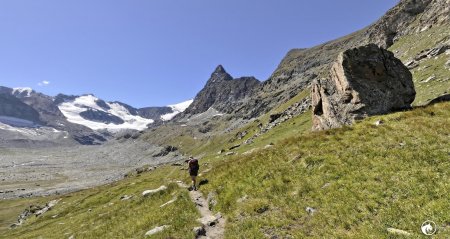 Sentier d’accès au pied du glacier des Evettes et Pic Regaud