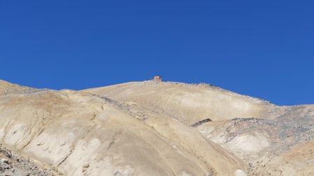 Paysage lunaire et chapelle du Mont Thabor