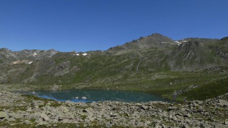 Le lac Rond (2448m).