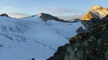 Le jour se lève sur le glacier de Rhême-Golette