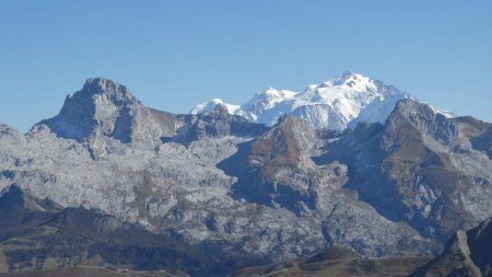 Sommets des Aravis et Mont Blanc.