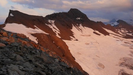 Aiguille Pers, pointe du Montet et glacier du Grand Pisaillas au soleil couchant.