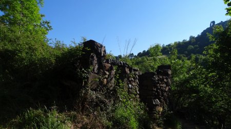 Ruines en bas, ruines en haut.