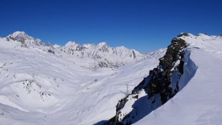 Sur la crête, le Mont Blanc fait son apparition.