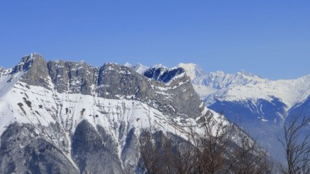Zoom sur la Dent d’Arclusaz, le mont Blanc