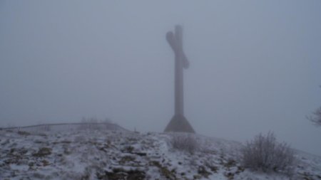 La croix dans le brouillard