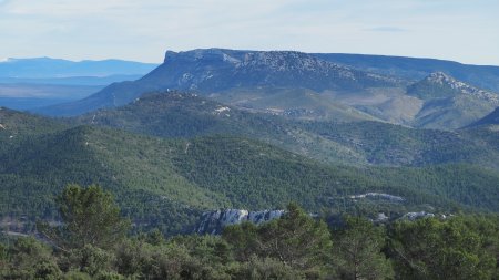 Au sommet du Regagnas, vue au nord-est vers le mont Aurélien.