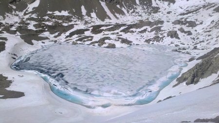 Zoom sur le lac gelé