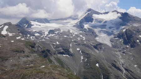 Vers la Cime d’Oin, le Pas du Bouquetin, les Aiguilles Rousses et les glaciers des sources de l’Isère.