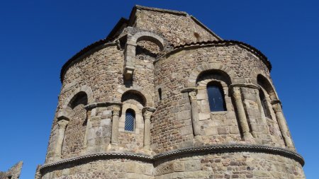 Le prieuré de Saint-Romain-le-Puy.