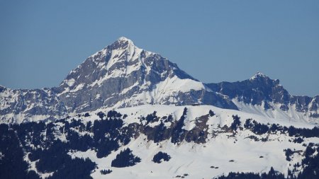 Mont Charvin, Pointe de la Goenne. Mont Bisanne au premier plan.
