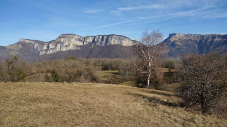 Le Nivolet, le Mont Peney et le Margeriaz depuis le Grand Joueret
