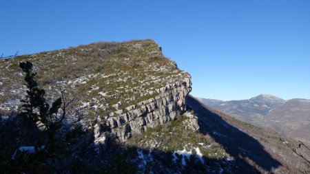 Les contreforts rocheux de la montagne de Pélegrine.