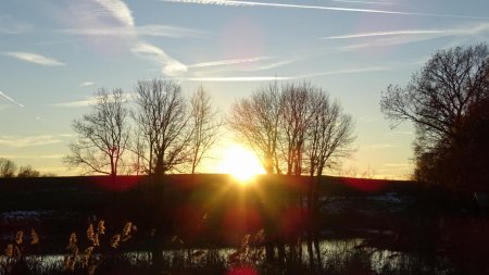 Coucher de soleil au-dessus de l’étang de Bonlieu