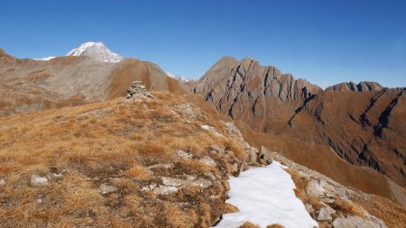 Au sommet du Mont Laityre, face au Monte Bianco et au Berio Blanc.