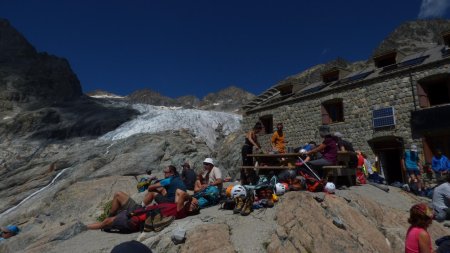 Le refuge du Glacier Blanc.