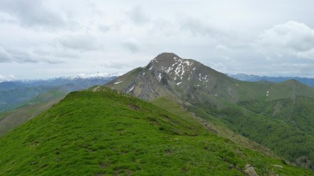 Au sommet du Pic de Bizkarze, vue sur le Pic d’Orhy