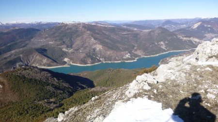 A l’Ouest, Lac de Castillon et Montagne de l’Aup