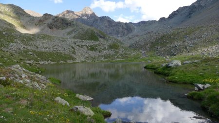 Le Lac d’Arbolle à proximité immédiate du refuge. 