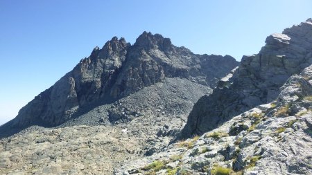 Le Monte Granero, sa combe, et à droite, le début du parcours sur les arêtes de la Traversette