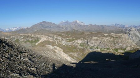 On découvre le panorama ; ici : Bellecôte, Grande Motte, Grande Casse, Pointe de la Sana, Glaciers de la Vanoise.