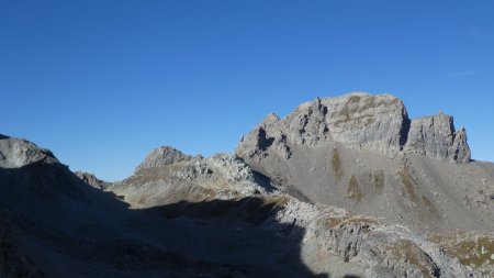 Col Sud du Grand Fond (à gauche) et Pointe de Presset