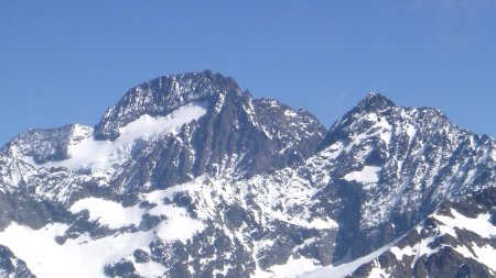 Zoom sur la Roche de la Muzelle et le pic du Clapier du Peyron