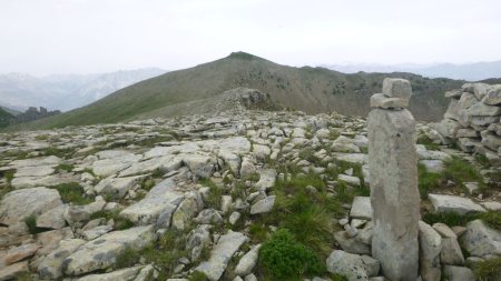 Vue du sommet de Pierre Grosse, sur la pointe 2460 et la cime Fourchias (2504m)