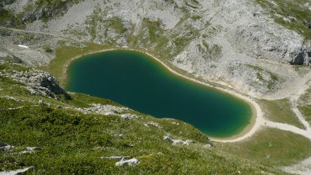 Lac de la Moucherolle, pourrait-on le nommer lac Vert, des Rochers des Jaux.  