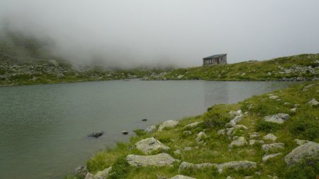 Cabane au bord de l’eau.