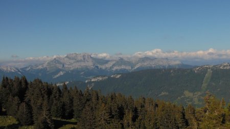 Vers la Tournette et le Mont Blanc