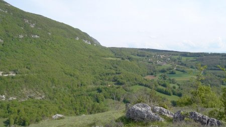 Le Vuache et le village d’Arcine.